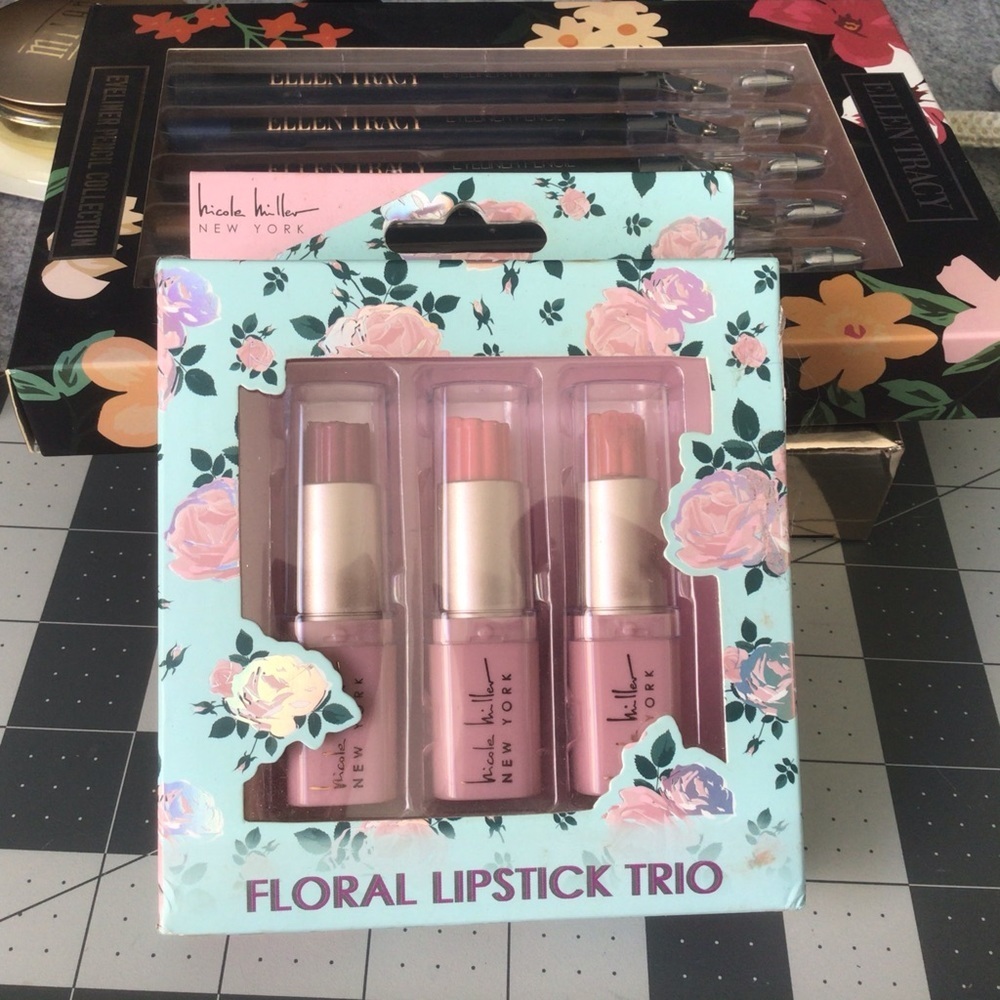 Makeup bundle - Picture 4 of 8